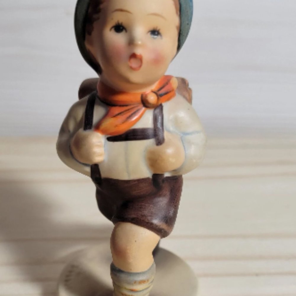Hummel # 82 2/0 TMK2 "School Boy""